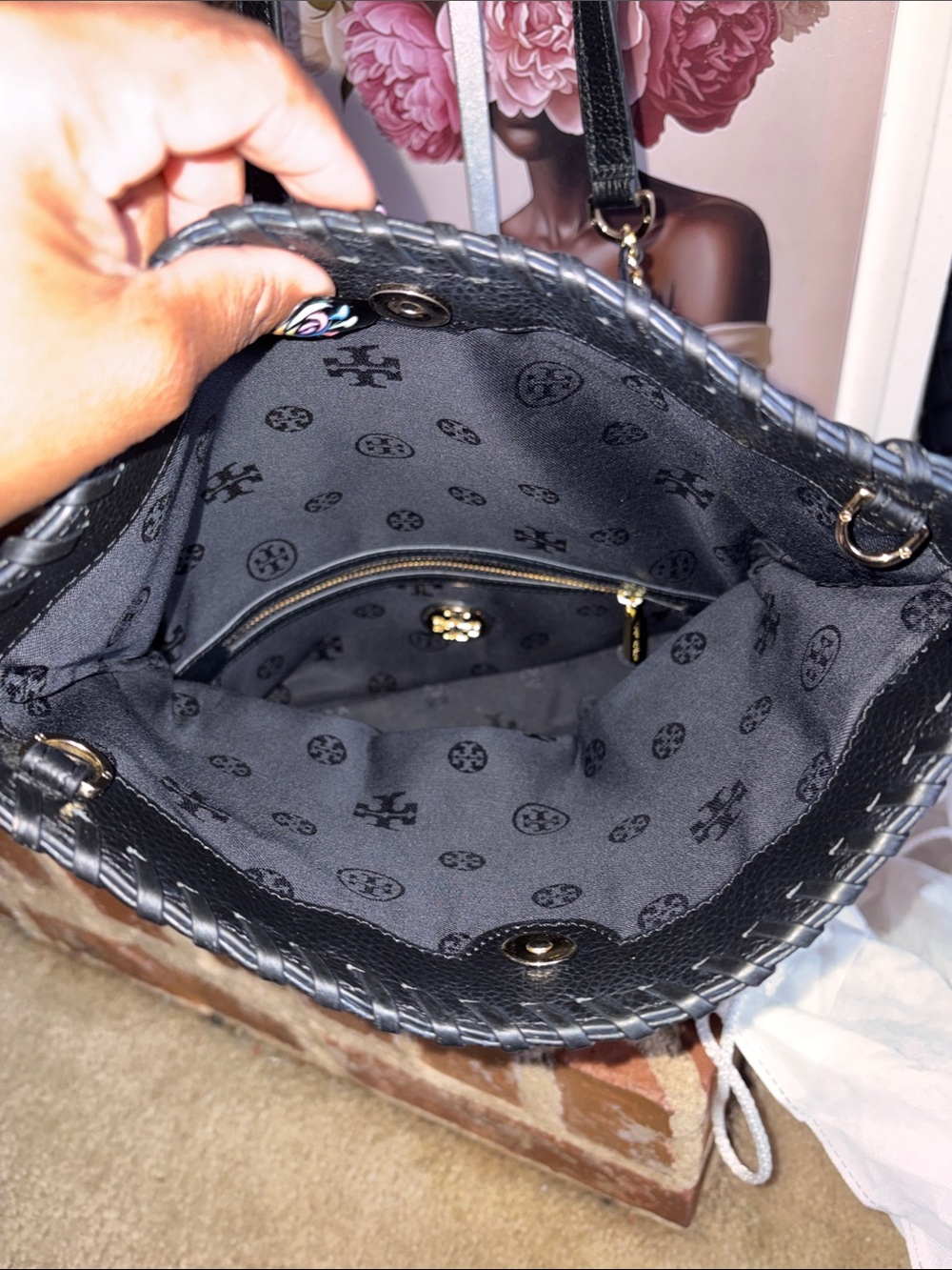 Tory Burch Marion foldover crossbody bag (Black) - Picture 8 of 10